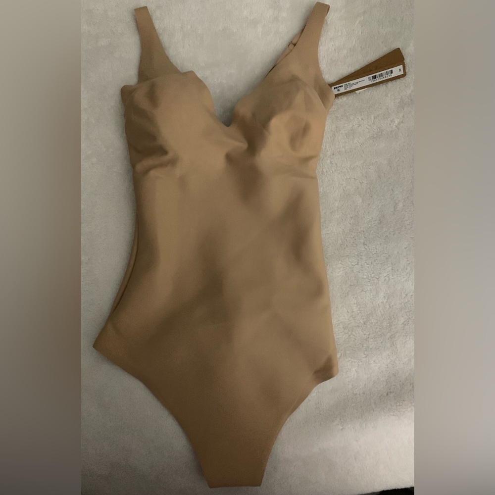 SKIMS BODY UNLINED THONG PLUNGE BODYSUIT~CLAY~MEDIUM BNWT - Picture 11 of 11